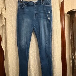 KanCan Distressed Ankle Jeans in Blue